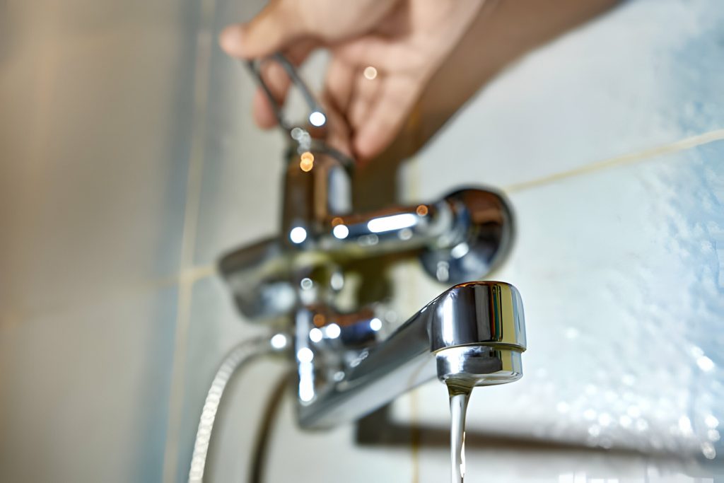 how to fix a dripping tub faucet